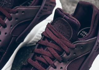 W Nike Air Huarache Metallic Mahogany Womens size 6 Fashion Sneaker AA0523 202