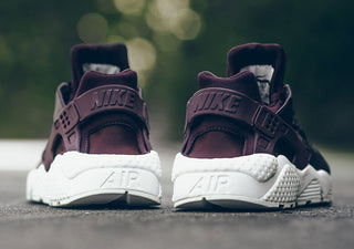 W Nike Air Huarache Metallic Mahogany Womens size 6 Fashion Sneaker AA0523 202