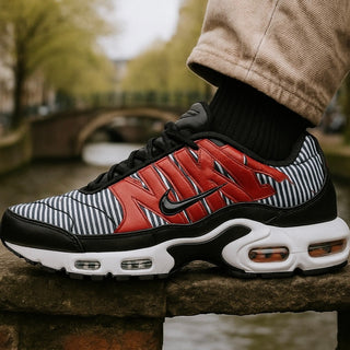 Nike Air Max Plus TN SE Running Shoes Mens size  8.5 Black White Red AT0040 001