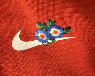 Nike Women’s 1/2 Zip Pullover Sweatshirt Red Ginkgo Floral Medium