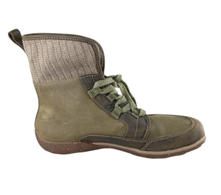 W Chaco Barbary Ivy Womens Waterproof Leather Chukka Boot size 11