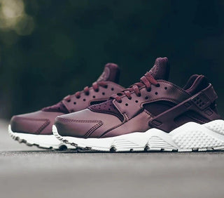 W Nike Air Huarache Metallic Mahogany Womens size 6 Fashion Sneaker AA0523 202